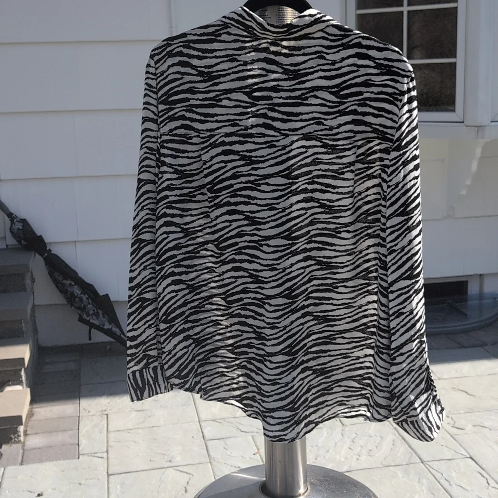Philosophy Size Large Black And White Button Down Blouse - Picture 6 of 8
